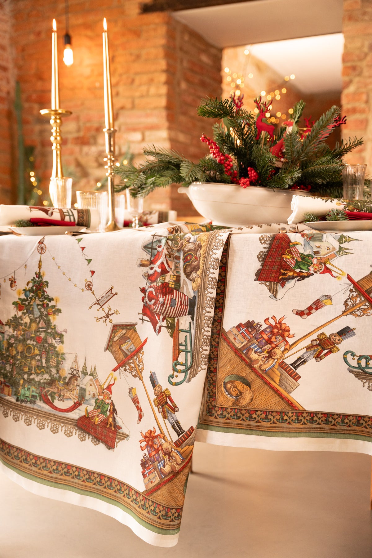 Tessitura Toscana Telerie, “Natalis”, Linen printed tablecloth.