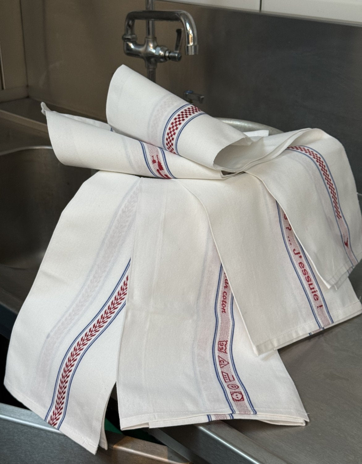 Charvet Editions "EPI - Red", white woven cotton tea towel. Made in France. - Home Landing