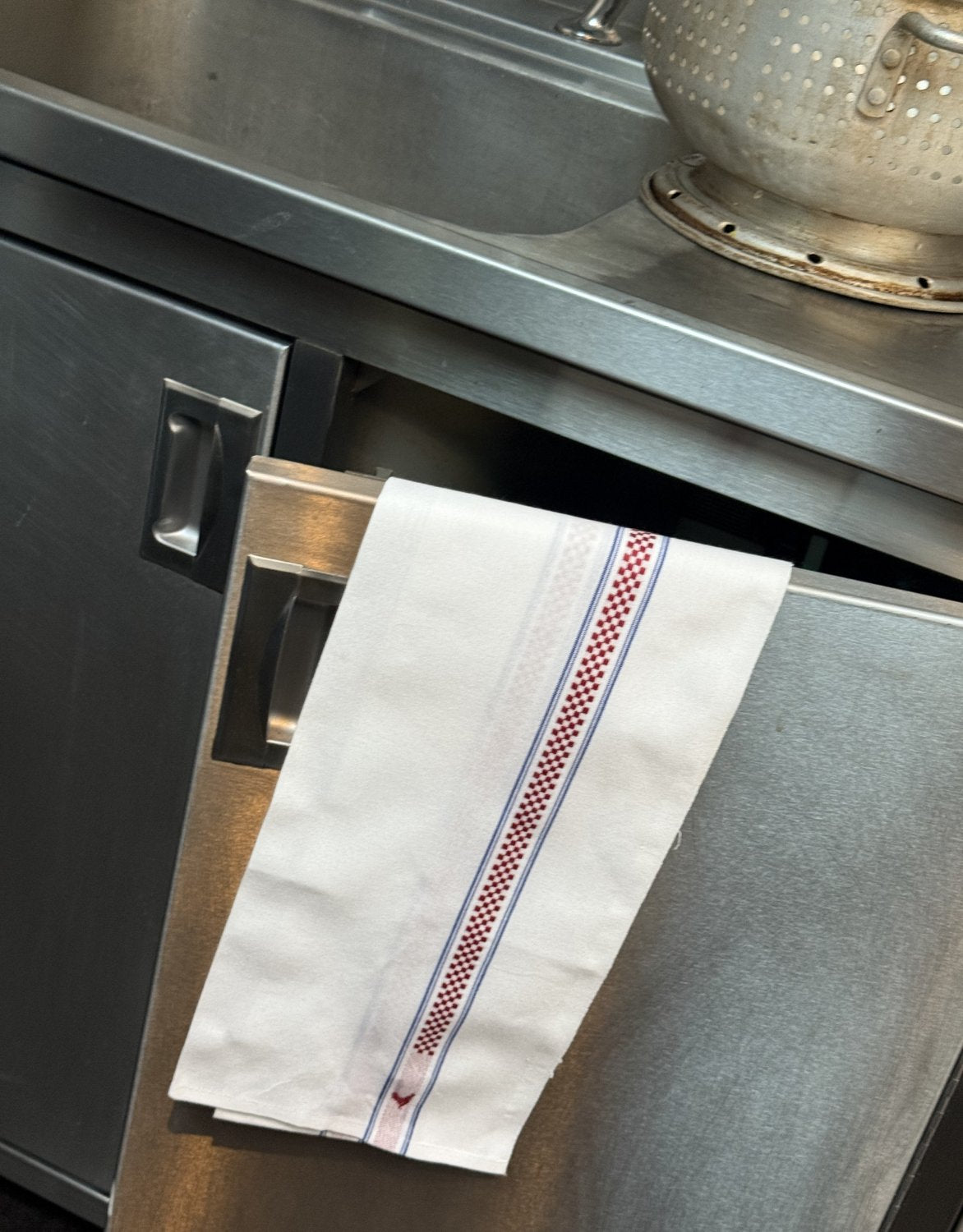 Charvet Editions "Vichy / Coq", white woven cotton tea towel. Made in France. - Home Landing