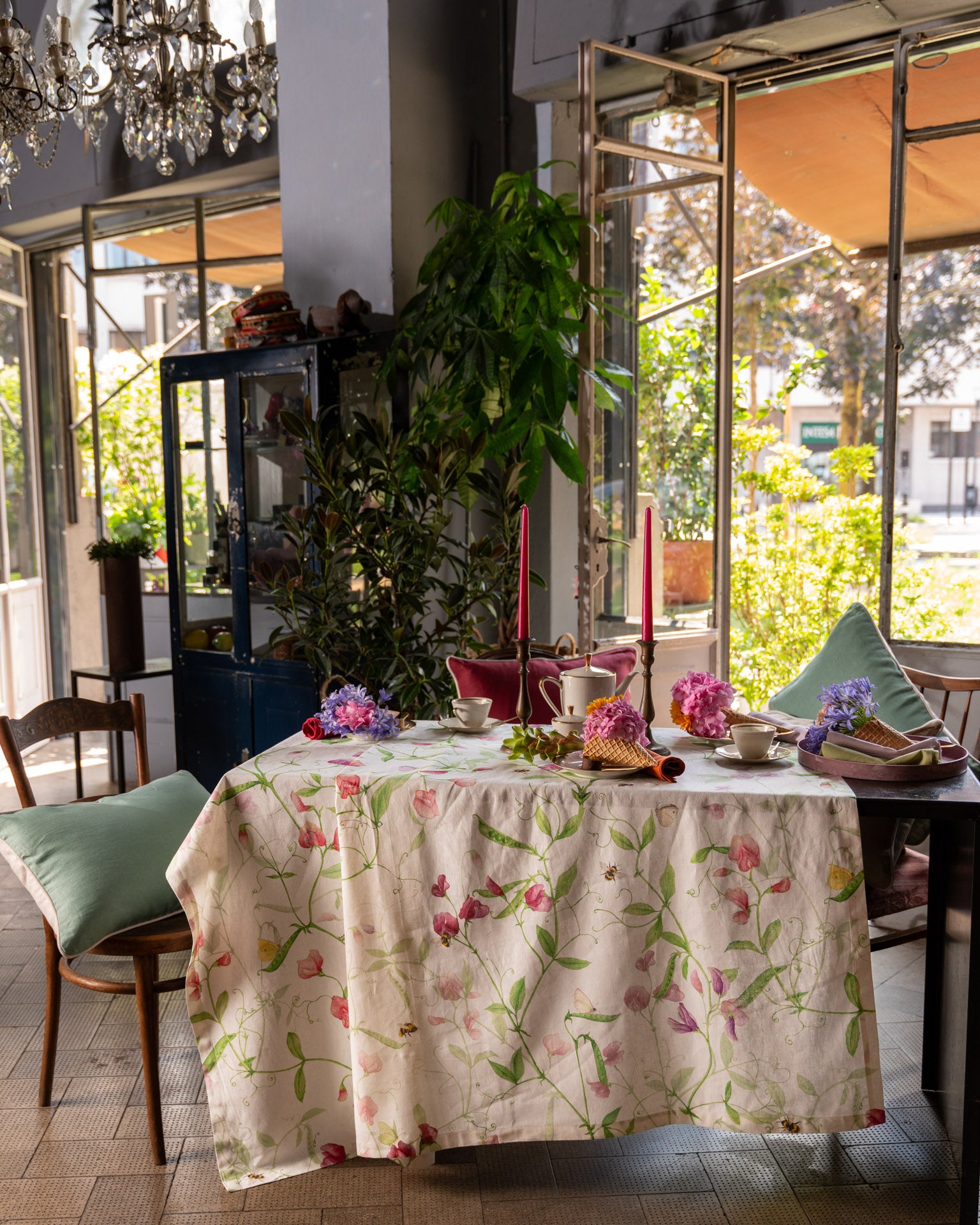 Tessitura Toscana Telerie, “Petit Pois”, Linen union small square tablecloth.