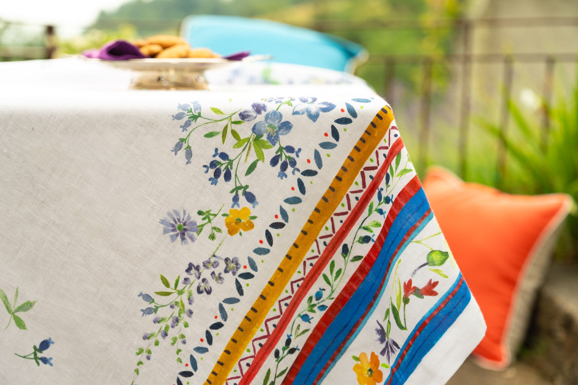 Tessitura Toscana Telerie, “Primula”, Pure linen printed table runner.