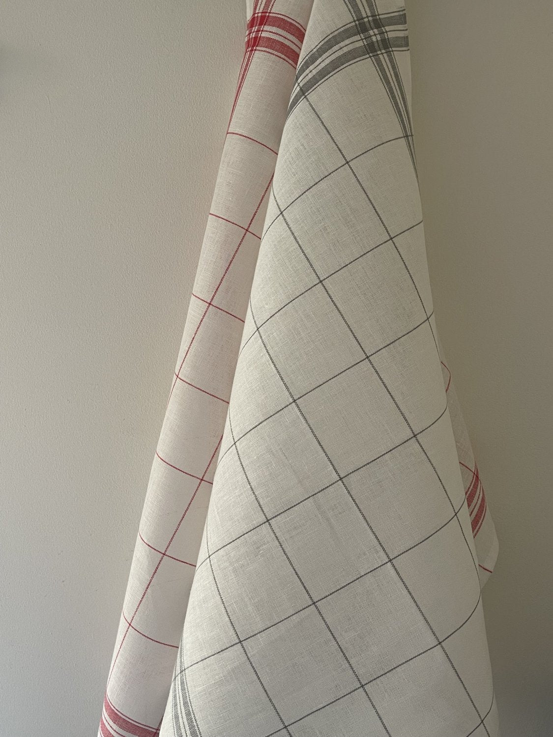 Coucke "Bistro Essential" (Red), Woven linen tea towel. Made in France.