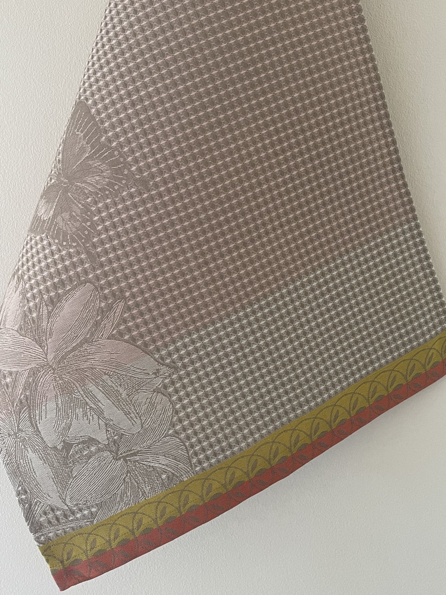 Jacquard Francais "Jardin des Papillons" (Magnolia), Woven cotton hand towel. Made in France. - Home Landing