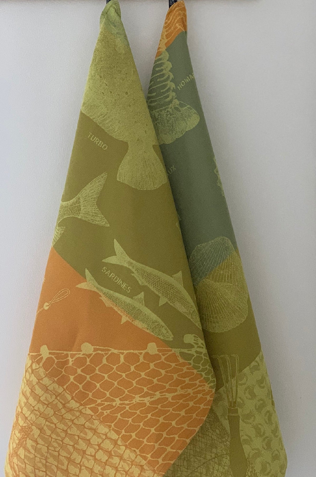 Jacquard Français "Pêche À Pied" (Breton Raincoat), Woven cotton tea towel. Made in France. - Home Landing