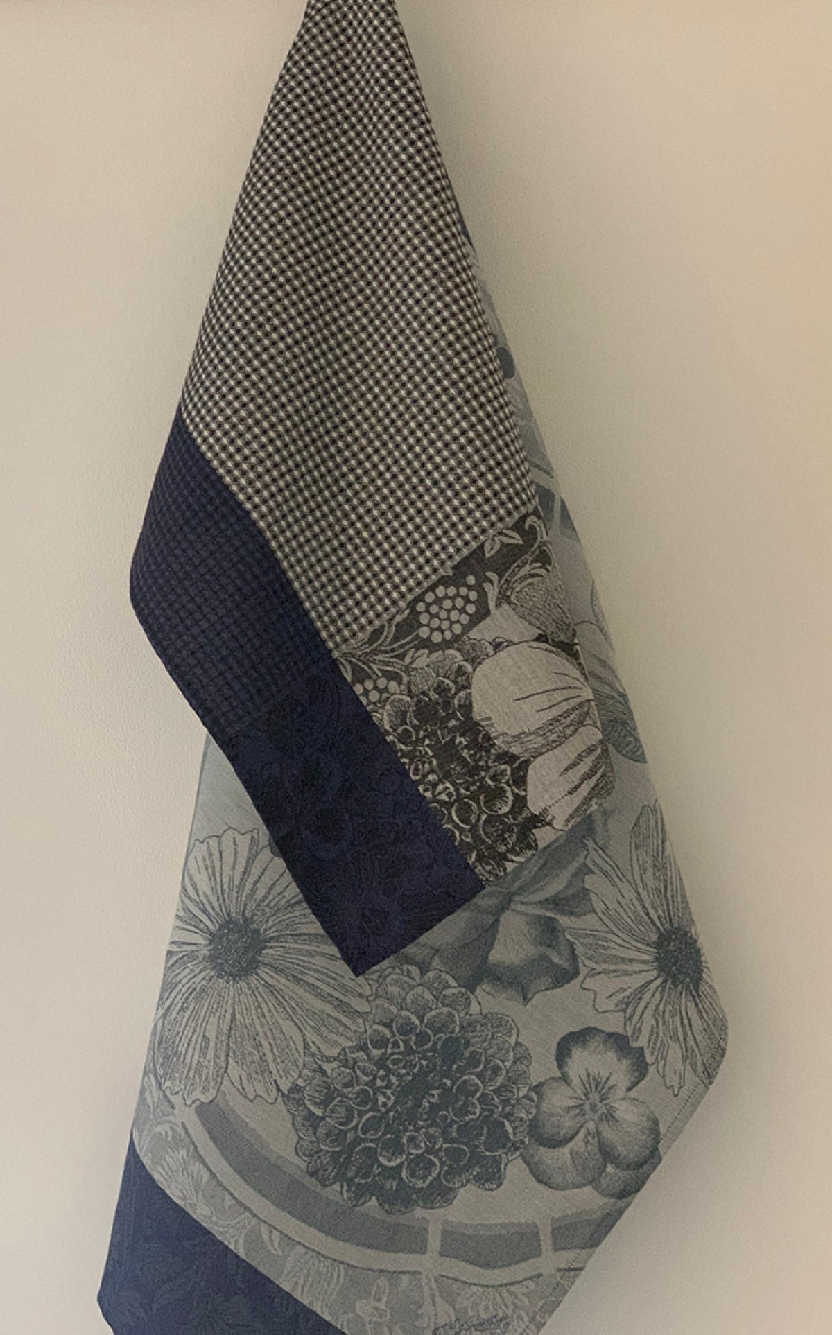 Jacquard Français "Fleurs à Crouquer" (Stamen), Woven cotton tea towel. Made in France. - Home Landing