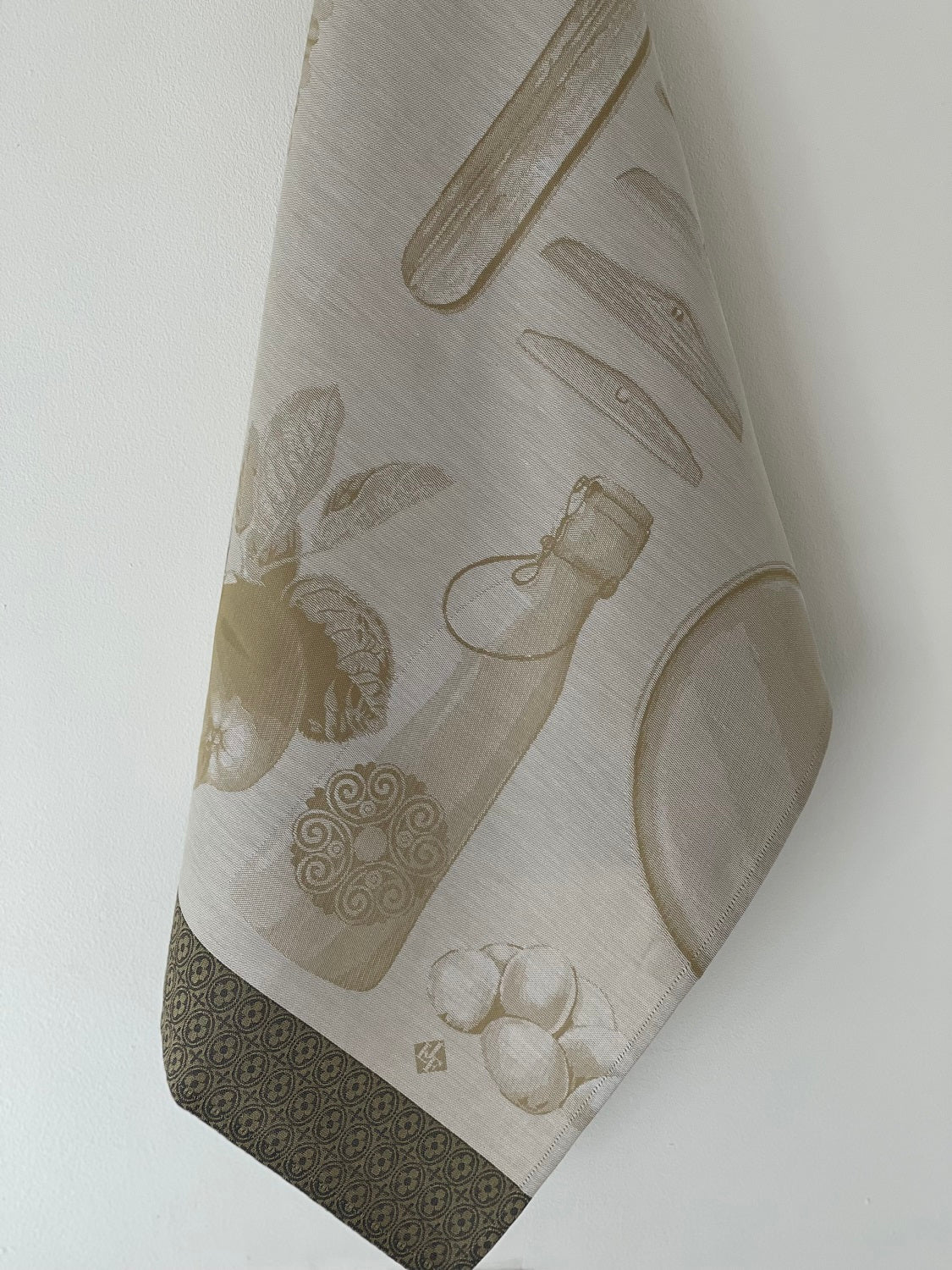 Jacquard Francais "Crepes" (Ecru), Woven cotton tea towel. Made in France.