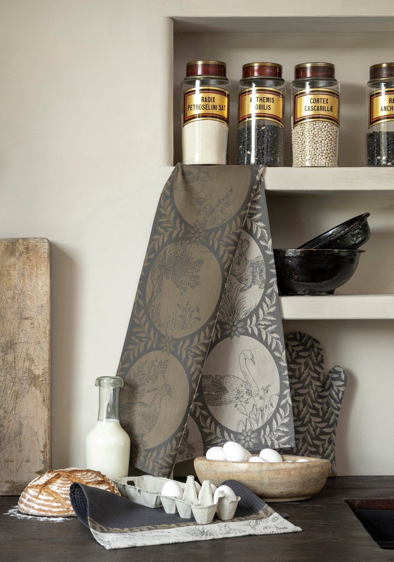 Jacquard Francais "Josephine" (Grey), Woven cotton tea towel.
