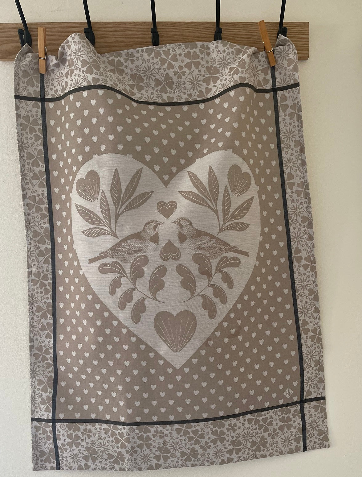 Jacquard Francais "Amour" (Beige), Woven cotton tea towel. Made in France.