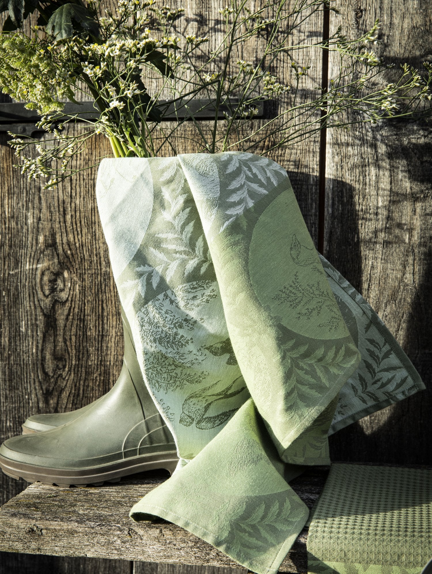 Jacquard Francais "Josephine" (Green), Woven cotton hand towel. Made in France.