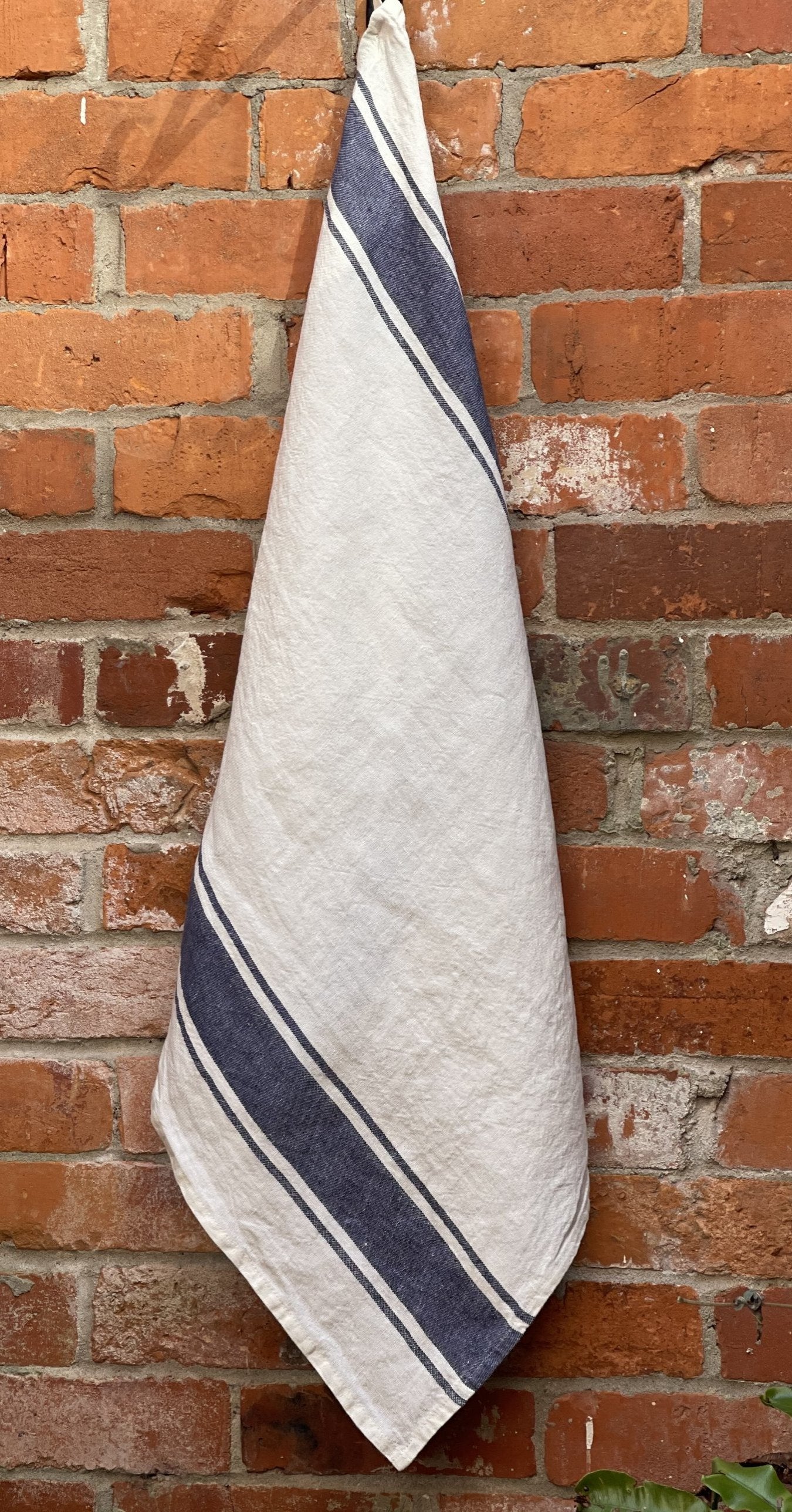 Tessitura Toscana Telerie, “Vecchi Tempi -Blu”, Linen woven tea towel.