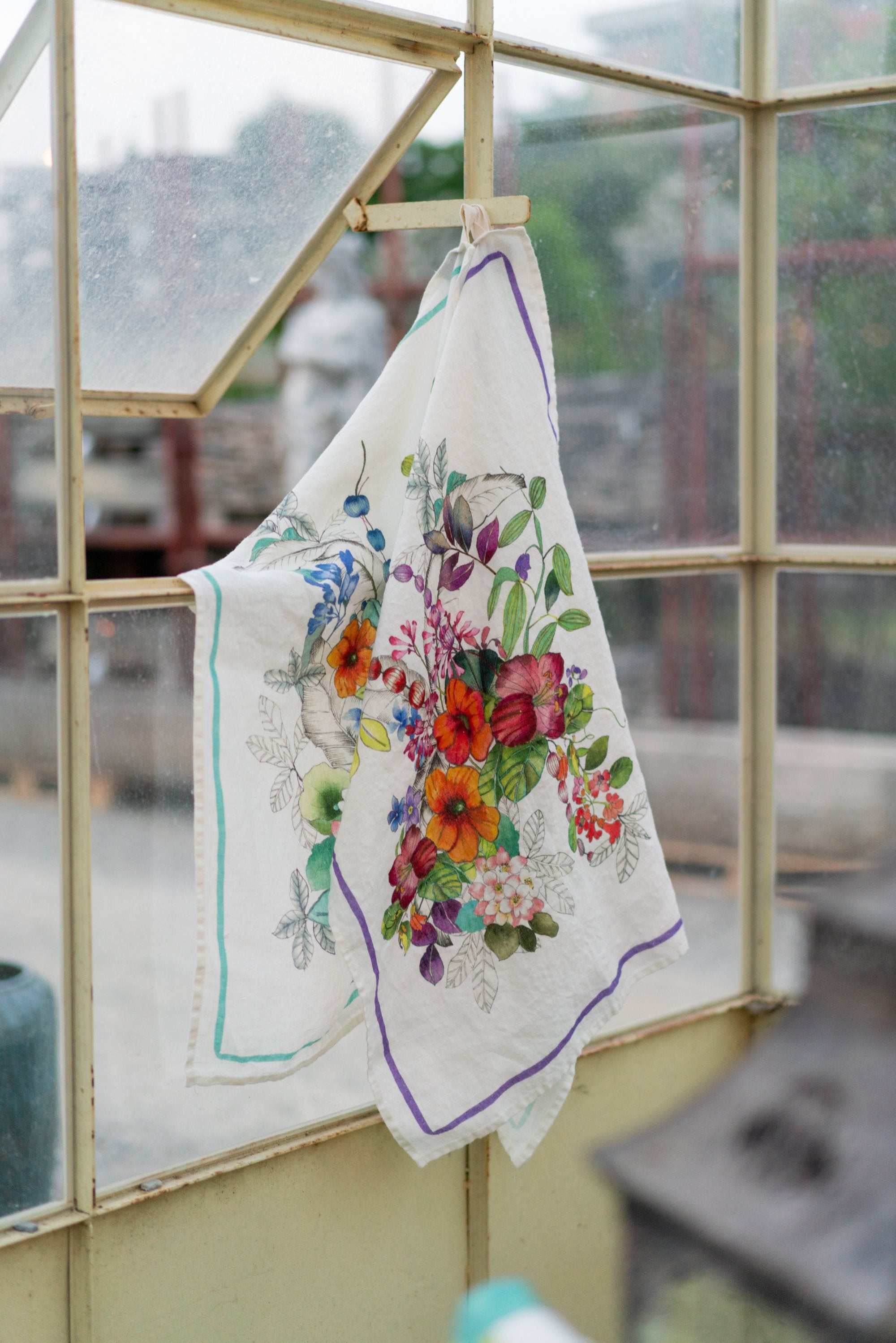 Tessitura Toscana Telerie, “Maui - Viola”, Pure hemp printed tea towel.