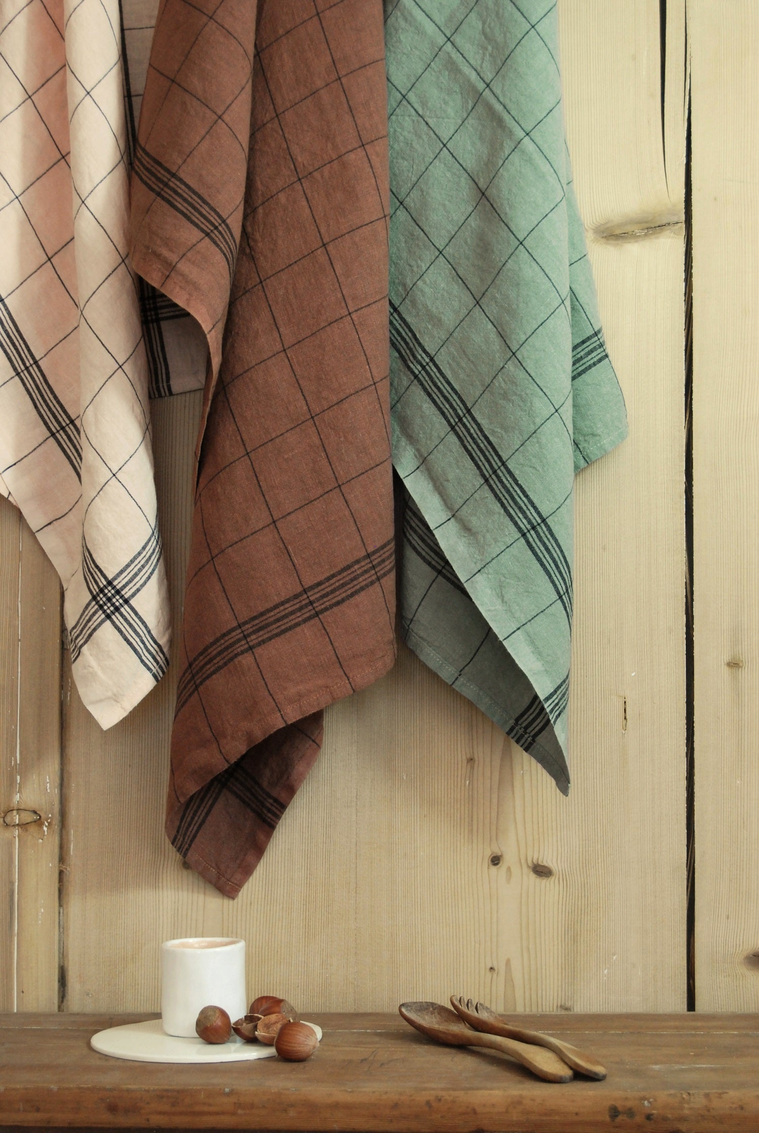 Charvet Editions "Bistro" (Guimauve), Natural woven linen tea towel. Made in France.