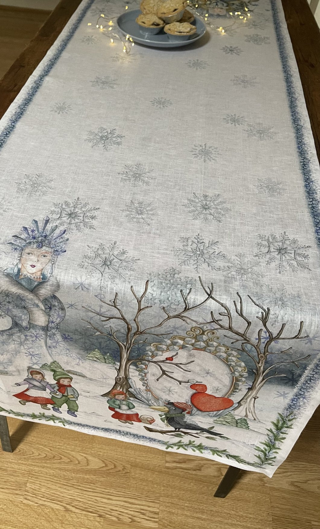 Tessitura Toscana Telerie, “Elsa”, Pure linen printed table runner.