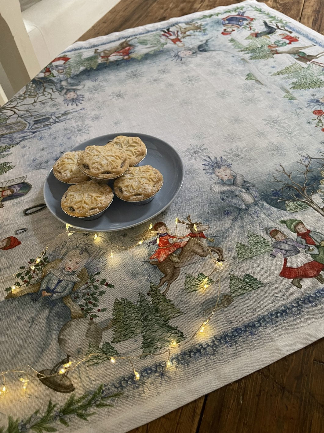 Tessitura Toscana Telerie, “Elsa”, Pure linen printed tablecloth.