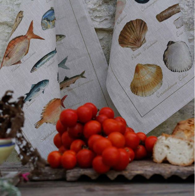Tessitura Toscana Telerie, “La Mer - Conchiglie”, Pure linen printed tea towel. - Home Landing